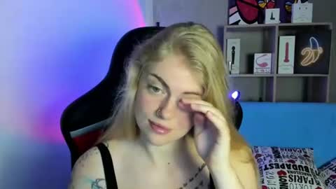Snapshot of jolly_doll_ chatting on June 23, 2:42 am Jolly online show from June 23, 2:42 am