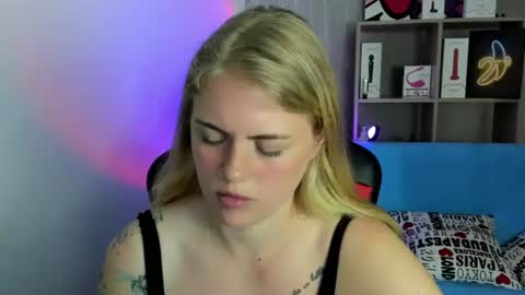 Snapshot of jolly_doll_ chatting on June 25, 5:12 am Jolly online show from June 25, 5:12 am
