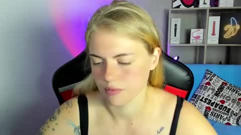 Snapshot of jolly_doll_ chatting on June 30, 4:02 am Jolly online show from June 30, 4:02 am