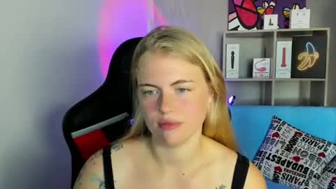 Snapshot of jolly_doll_ chatting on July 4, 3:02 am Jolly online show from July 4, 3:02 am