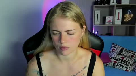 Snapshot of jolly_doll_ chatting on July 11, 3:20 am Jolly online show from July 11, 3:20 am