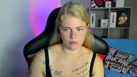 Snapshot of jolly_doll_ chatting on July 14, 3:00 am Jolly online show from July 14, 3:00 am