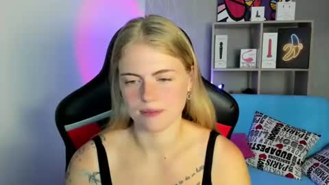 Snapshot of jolly_doll_ chatting on July 16, 2:39 am Jolly online show from July 16, 2:39 am