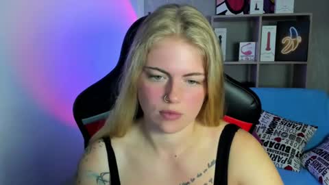 Snapshot of jolly_doll_ chatting on July 18, 2:49 am Jolly online show from July 18, 2:49 am
