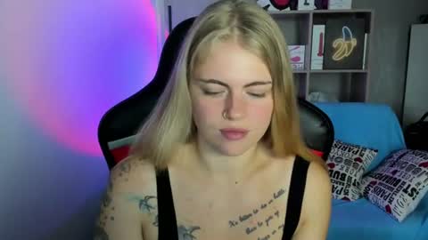 Snapshot of jolly_doll_ chatting on July 27, 5:03 am Jolly online show from July 27, 5:03 am