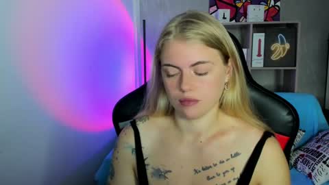 Snapshot of jolly_doll_ chatting on July 31, 2:55 am Jolly online show from July 31, 2:55 am