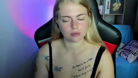 Snapshot of jolly_doll_ chatting on August 1, 3:06 am Jolly online show from August 1, 3:06 am