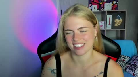 Snapshot of jolly_doll_ chatting on August 3, 3:49 am Jolly online show from August 3, 3:49 am