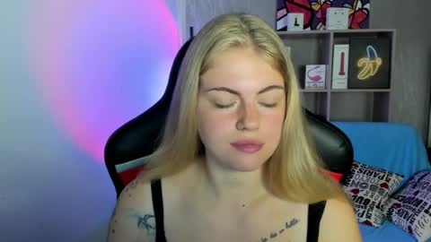 Snapshot of jolly_doll_ chatting on August 6, 2:46 am Jolly online show from August 6, 2:46 am