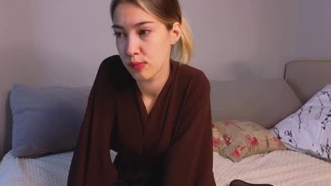 Snapshot of jolyndeb chatting on October 12, 11:09 am Viola online show from October 12, 11:09 am