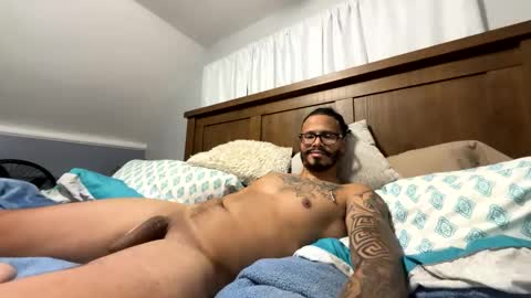 Snapshot of jomorales2024 chatting on November 8, 2:56 am JMorales online show from November 8, 2:56 am