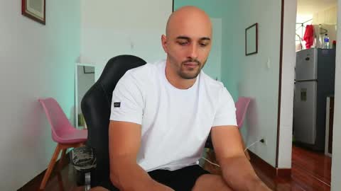 Snapshot of jon_bukowski chatting on May 20, 4:35 pm Jon online show from May 20, 4:35 pm