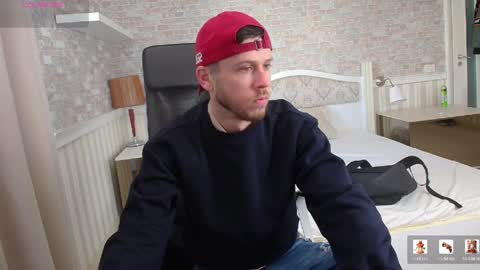 Snapshot of jonahshaw chatting on May 3, 4:40 am JonahShaw online show from May 3, 4:40 am