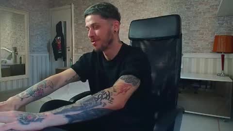 Snapshot of jonahshaw chatting on June 9, 4:13 am JonahShaw online show from June 9, 4:13 am