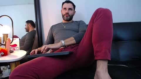 Snapshot of jonas_beard1 chatting on December 9, 10:52 pm JONAS BEARD online show from December 9, 10:52 pm