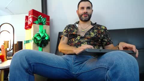 Snapshot of jonas_beard1 chatting on December 30, 7:32 pm JONAS BEARD online show from December 30, 7:32 pm