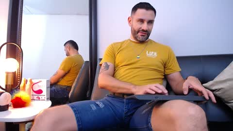 Snapshot of jonas_beard1 chatting on February 5, 6:37 pm JONAS BEARD online show from February 5, 6:37 pm