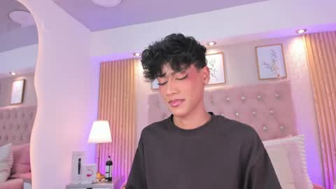 Snapshot of jonas_hiill chatting on May 19, 11:11 pm Jonas online show from May 19, 11:11 pm