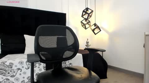 Jonathan Danielss  online show from February 21, 11:44 am