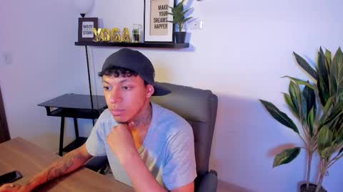 jonathan_guzman_ online show from March 19, 3:10 am