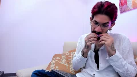 jonathan_sinn online show from June 3, 3:31 am