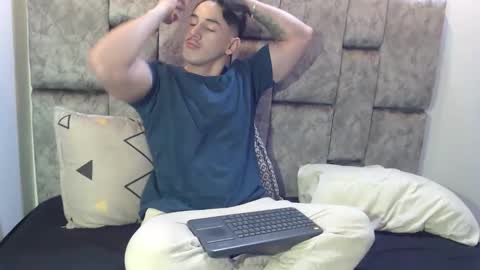 jonathancast08 online show from May 17, 2:02 pm