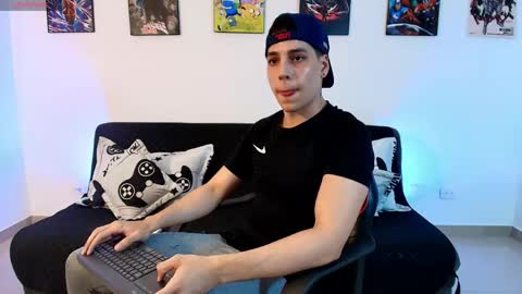 Instagram jonathanfit14 online show from April 30, 11:20 pm