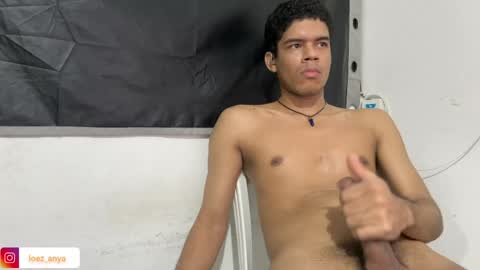 Snapshot of jonhsebastiann chatting on May 16, 8:44 am John online show from May 16, 8:44 am