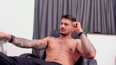 Snapshot of jonnyporn1 chatting on January 19, 8:51 pm jonnyporn1 online show from January 19, 8:51 pm