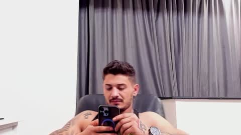 Snapshot of jonnyporn1 chatting on January 22, 6:20 am jonnyporn1 online show from January 22, 6:20 am