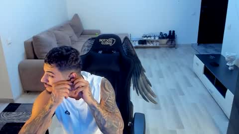 Snapshot of jonnyporn1 chatting on October 15, 4:23 am jonnyporn1 online show from October 15, 4:23 am