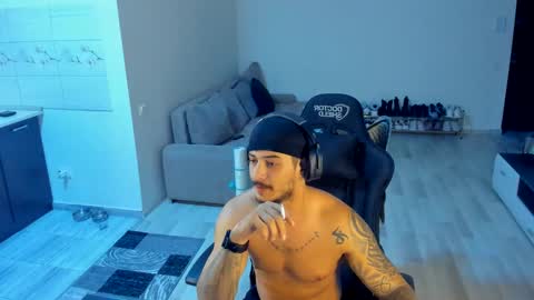 Snapshot of jonnyporn1 chatting on November 1, 7:38 pm jonnyporn1 online show from November 1, 7:38 pm