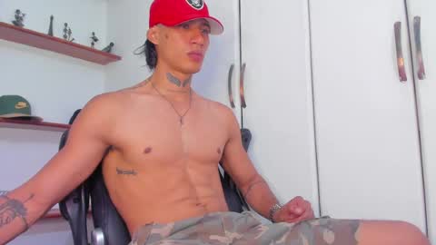 Snapshot of jonryder_ chatting on May 17, 12:41 am Ryder Jon online show from May 17, 12:41 am