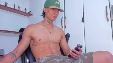Snapshot of jonryder_ chatting on May 18, 12:51 am Ryder Jon online show from May 18, 12:51 am