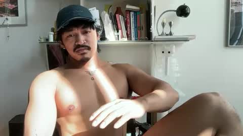 Snapshot of jonutty chatting on April 23, 8:22 pm jonutty online show from April 23, 8:22 pm