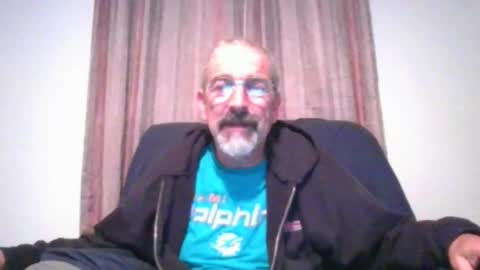 Snapshot of jony_five chatting on December 6, 2:46 am Jon online show from December 6, 2:46 am