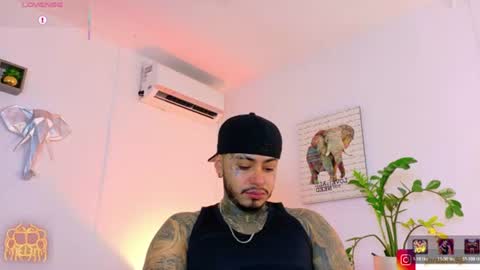 Snapshot of jordansmiith_ chatting on July 3, 9:43 pm Jordan Smith online show from July 3, 9:43 pm