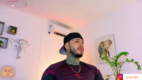 Snapshot of jordansmiith_ chatting on July 16, 10:38 pm Jordan Smith online show from July 16, 10:38 pm