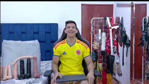 Snapshot of jose_rumbero91 chatting on June 2, 12:18 pm jose_rumbero91 online show from June 2, 12:18 pm