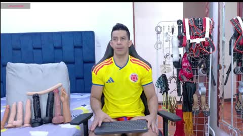 Snapshot of jose_rumbero91 chatting on June 7, 12:53 pm jose_rumbero91 online show from June 7, 12:53 pm
