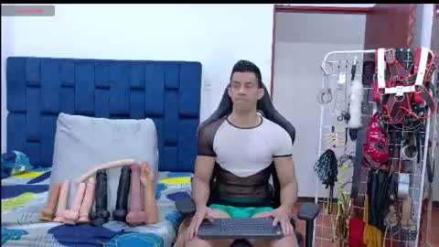 Snapshot of jose_rumbero91 chatting on June 10, 11:20 am jose_rumbero91 online show from June 10, 11:20 am