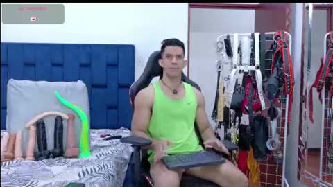Snapshot of jose_rumbero91 chatting on July 28, 12:23 pm jose_rumbero91 online show from July 28, 12:23 pm