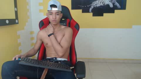 jose_sexycumm online show from December 22, 8:14 pm