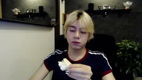 Snapshot of joseon_cute chatting on July 28, 11:04 pm joseon_cute online show from July 28, 11:04 pm