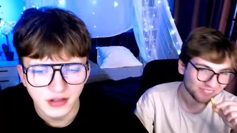 joseph_bear_ online show from November 20, 8:41 pm