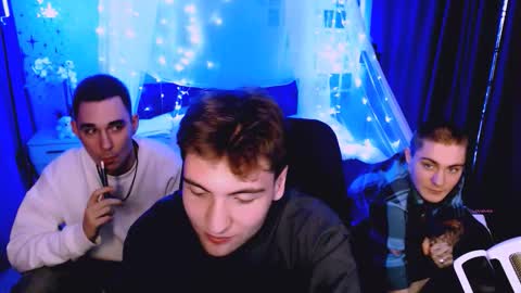 joseph_bear_ online show from December 3, 8:29 pm