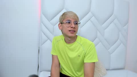 JOSEPH BROWN online show from December 7, 10:34 am