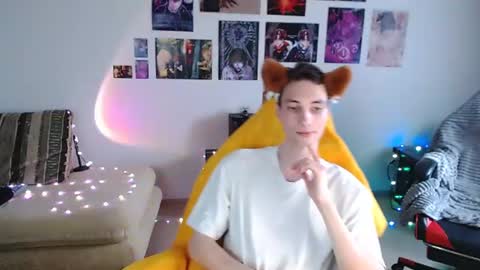 Snapshot of joseph_loy chatting on June 17, 8:50 am joseph_loy online show from June 17, 8:50 am