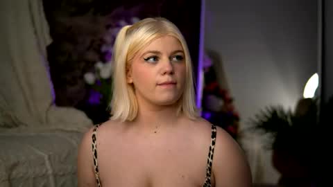 Josephine online show from May 12, 3:42 pm