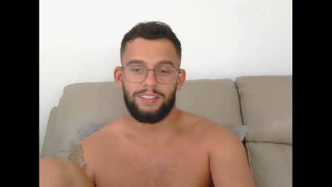 Snapshot of josh_xo chatting on July 23, 6:28 pm josh_xo online show from July 23, 6:28 pm